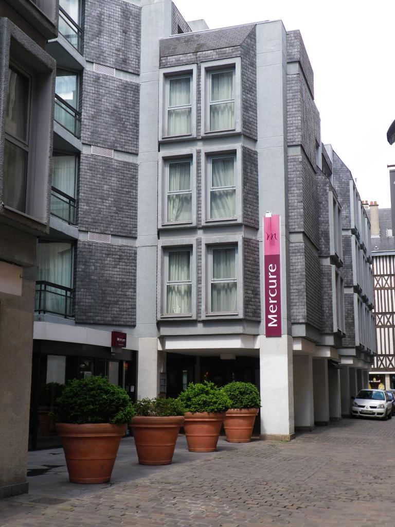 01.Hotel.jpg