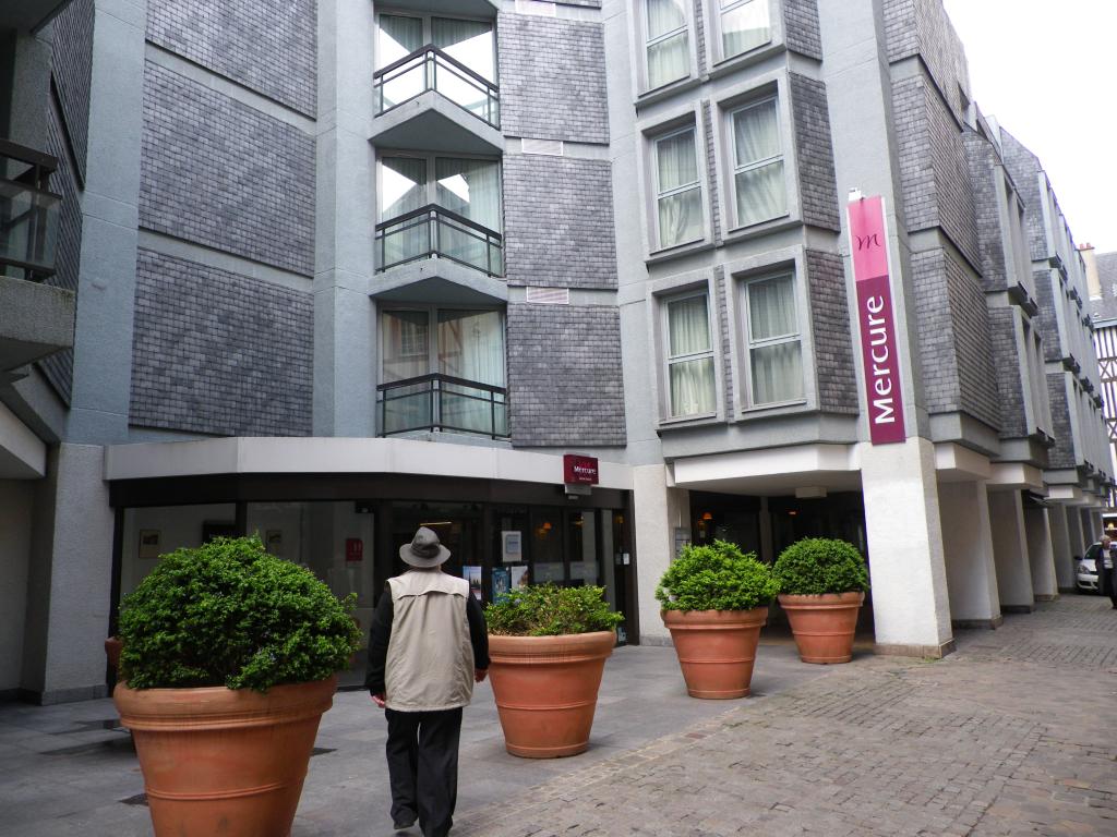 02.Hotel.jpg