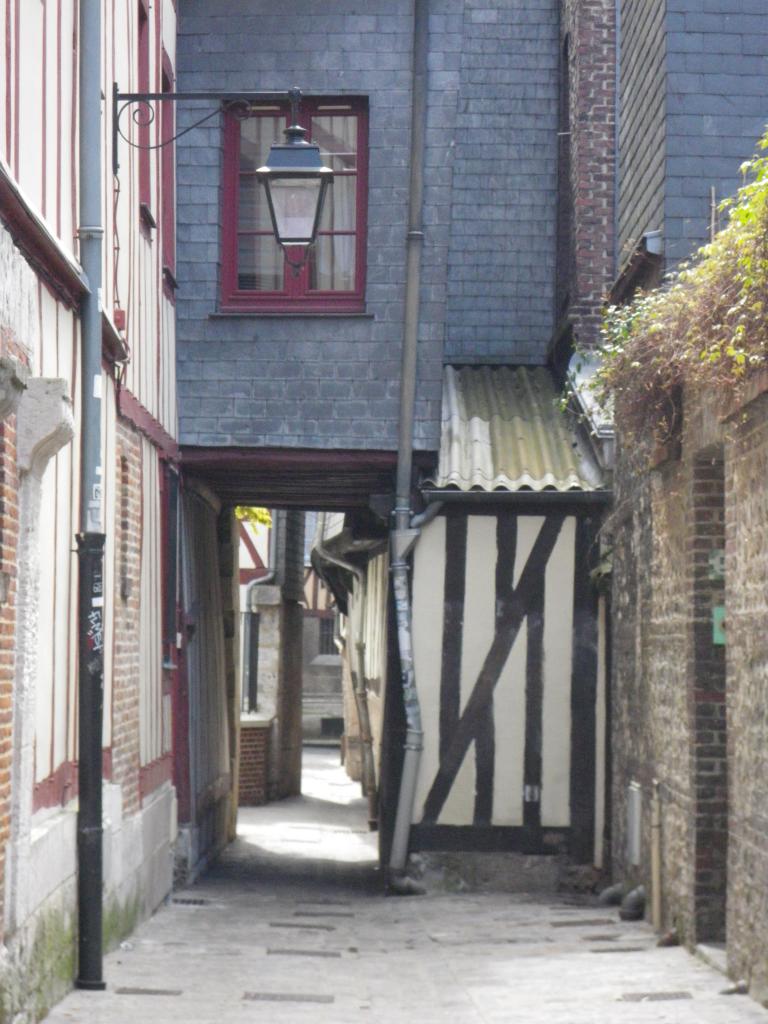 11.Rue des Chanoines.jpg