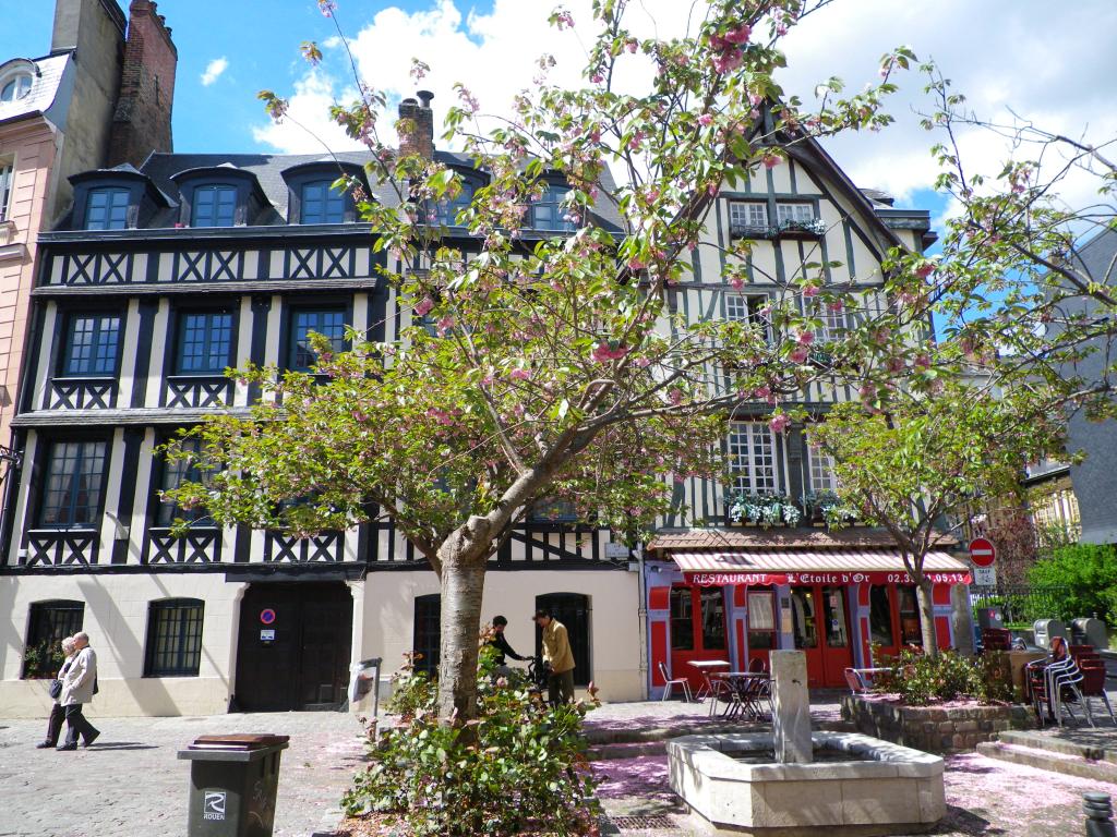 18.Place du Lieutenant Aubert.jpg