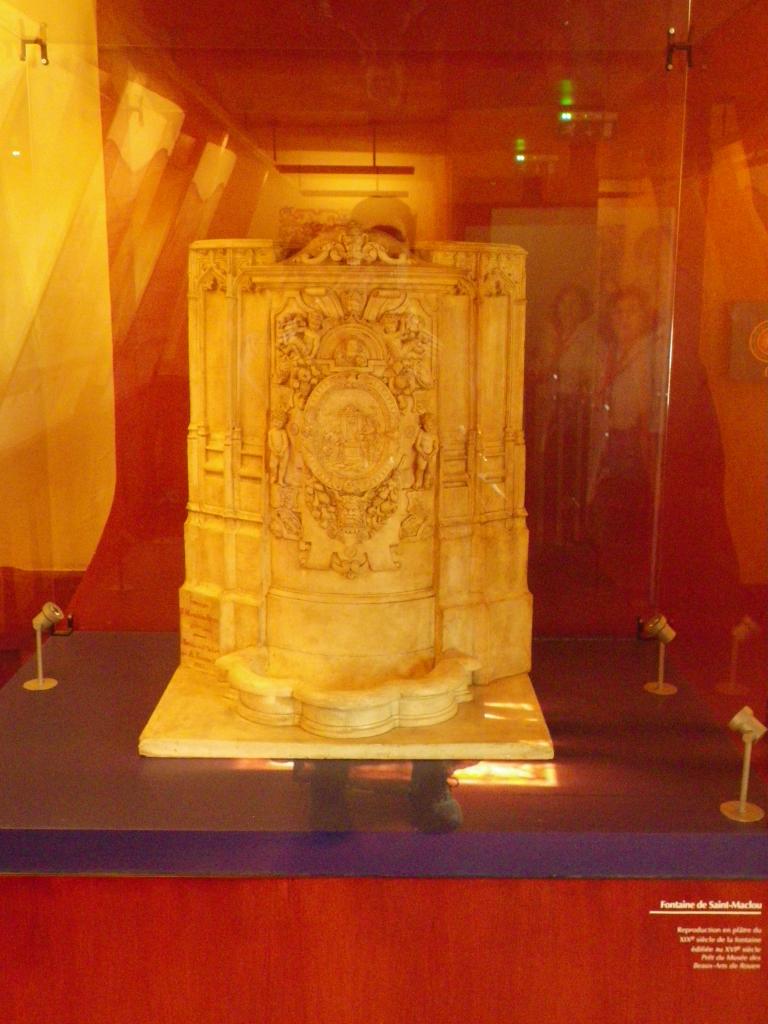 34.Fontaine de Saint-Maclou.jpg