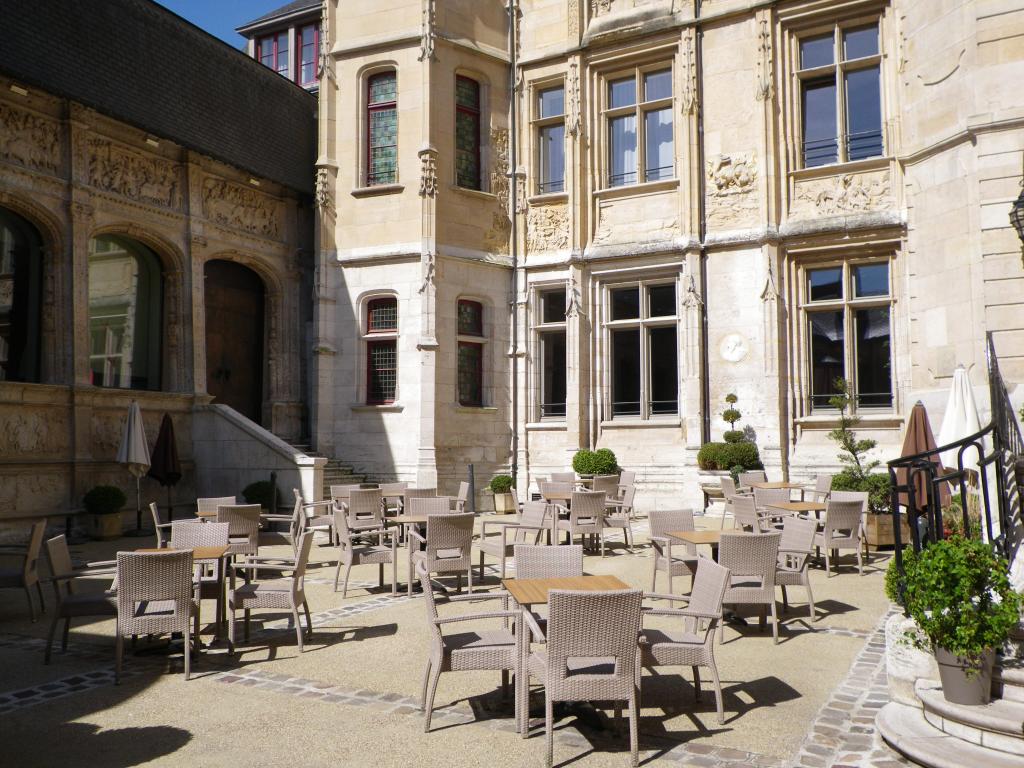 05.Hotel de Bourgtheroulde.jpg