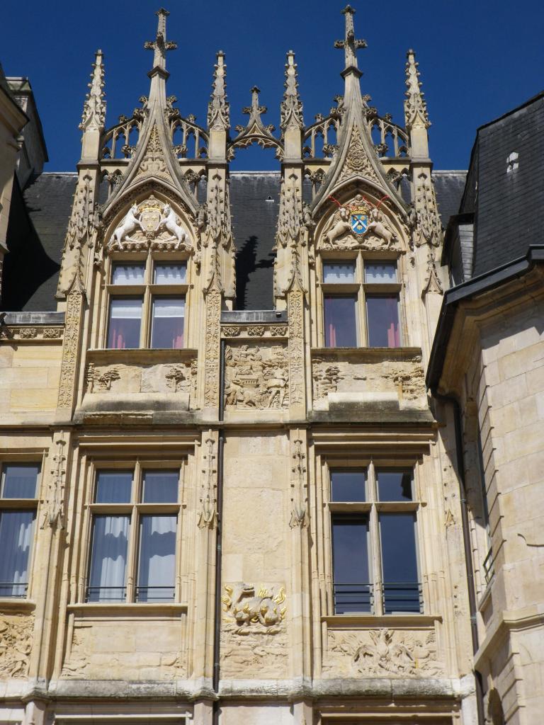 08.Hotel de Bourgtheroulde.jpg