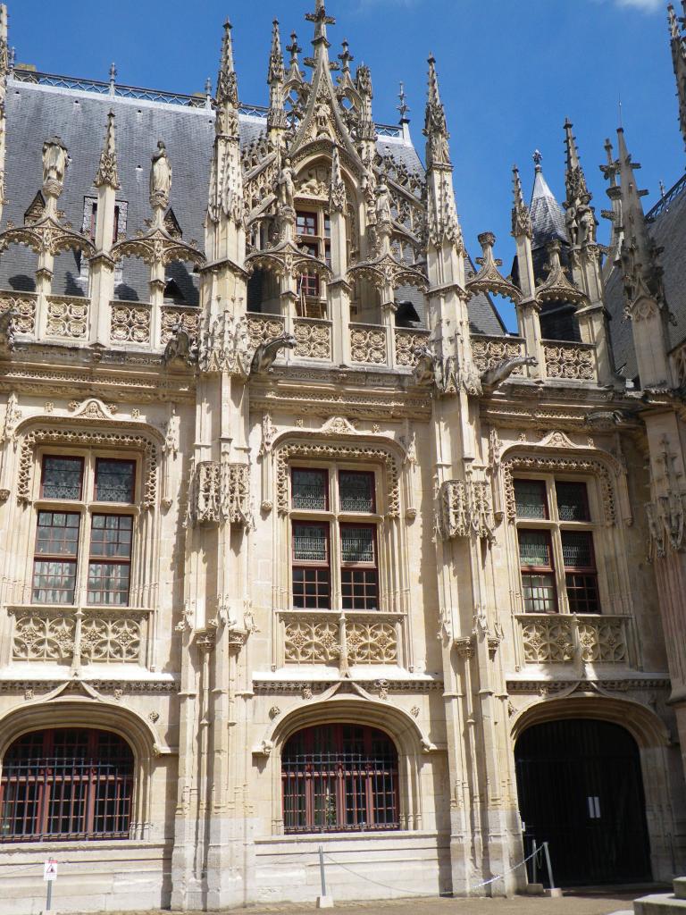 13.Palais de Justice.jpg