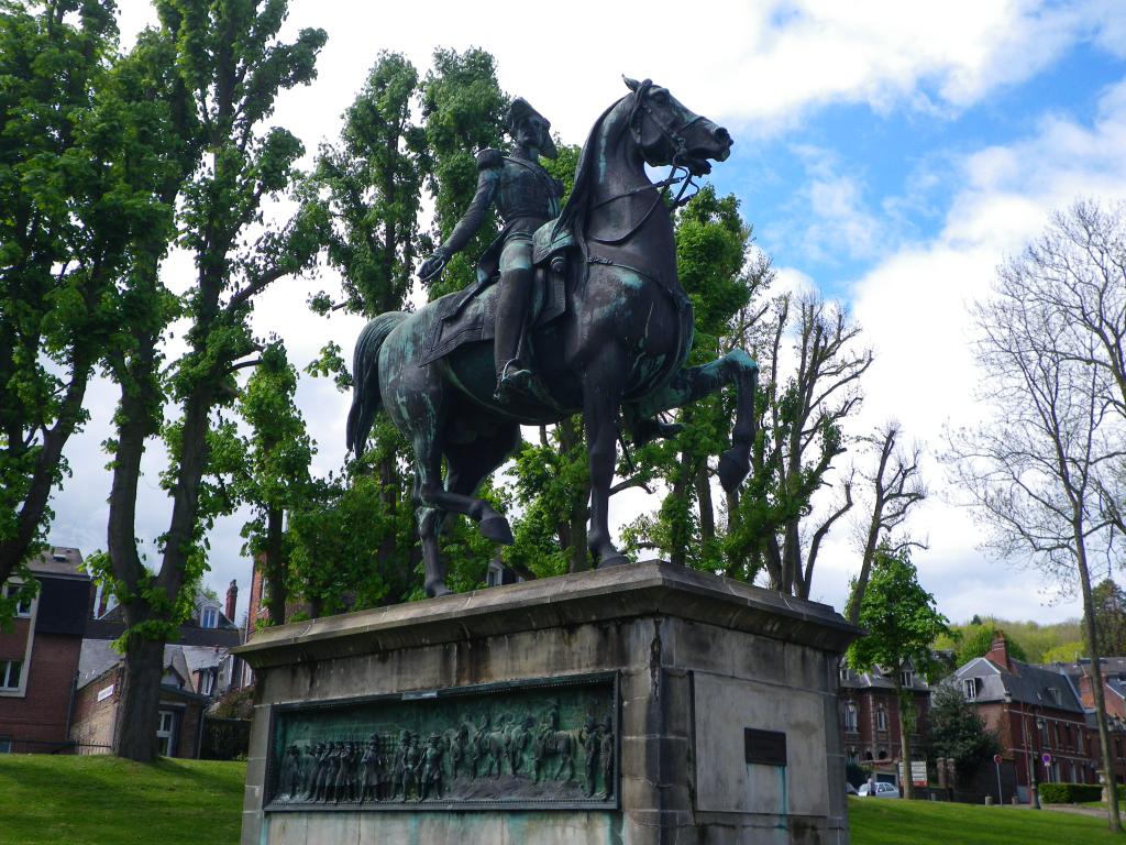 17.Statue Ferdinand.jpg